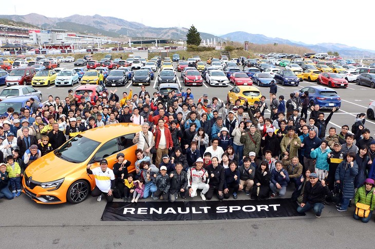 Cパドックで開催されていた、ルノー・ジャポン公式ファンミーティング「ルノー・スポール ジャンボリー」。ルノー・スポールの車両を中心としたファン向けのイベントで、スポーツモデルが主役であることから、レーシングコースでの走行会なども実施されるのが特徴だ。ゲストに井出有治選手を迎え、新型「メガーヌ ルノースポール」についてのトークショーも行われた。