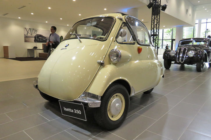 1955年「BMWイセッタ250」
			戦後、経済的に困窮していた西ドイツ(当時)の庶民のために、1955年に発売された超小型車。