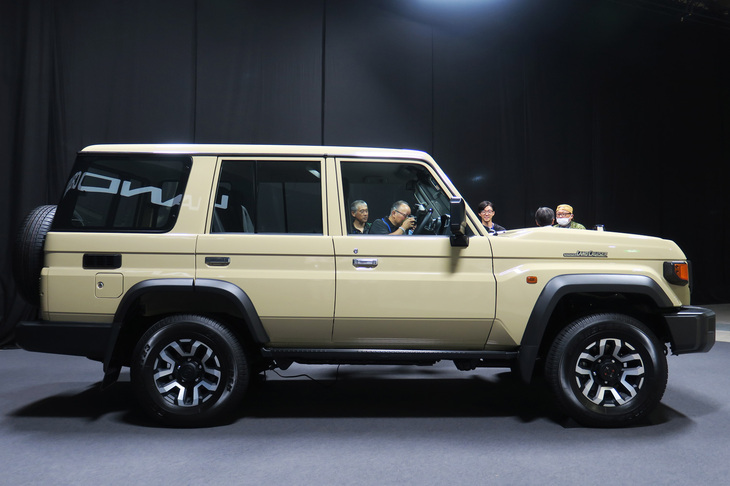 トヨタ・ランドクルーザー“70”(サイド)