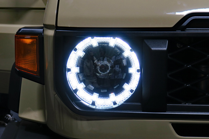 トヨタ・ランドクルーザー“70”(ヘッドランプ)