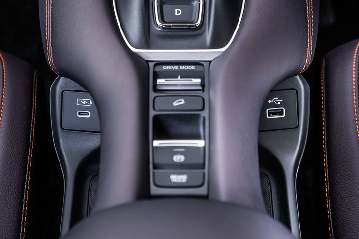 ホンダZR-V e:HEV Z(フロントUSBジャック)