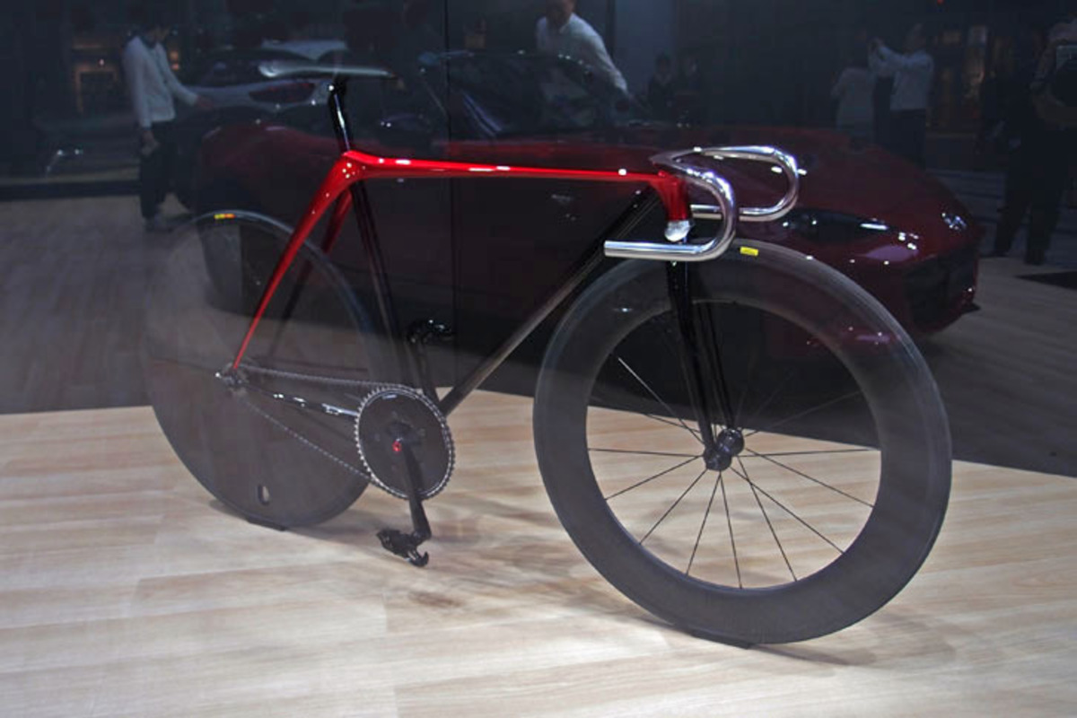 マツダが「魂動」デザインの自転車を展示 【ニュース】 - webCG