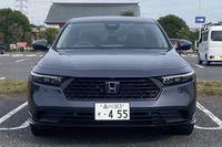 「アコード」は、どこにも派手さがない。ものすごくスタンダードで定番っぽいのに、ものすごくカッコいい。特に顔のオーソドックスさに涙が出る。