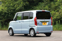 ホンダ初の軽トールワゴンとして2011年に登場した「N-BOX」。今回の新型は、新設計のプラットフォームを用いた2代目のモデルにあたる。