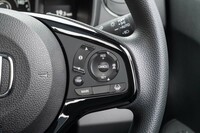 渋滞追従機能付きアダプティブクルーズコントロールやレーンキープアシスト、誤発進抑制機能、衝突被害軽減ブレーキなどからなる「ホンダセンシング」は全車に標準装備だ。