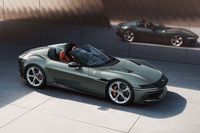 「12チリンドリ」とともに、そのオープントップバージョンである「12チリンドリ スパイダー」(写真)も発表された。リトラクタブルルーフは、14秒でオープン/クローズ可能。