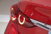 北米版の「インフィニティQ50」では、最新の2019年モデルにおいても引き続き従来同様のリアコンビネーションランプデザインを採用している。日本での丸形4灯の意匠復活は、ファンに歓迎されそうだ。