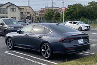 11代目となった「アコード」のリアビュー。ファストバックスタイルを採用している点は今どきっぽいが、それ以外はウルトラオーソドックス。