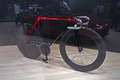 マツダが「魂動」デザインの自転車を展示