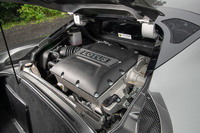 キャビンの後方に横置きで搭載される、スーパーチャージャー付き3.5リッターV6エンジン。「エヴォーラ400」を10ps上回る416psの最高出力と、10Nm上回る420Nmの最大トルクを発生する。