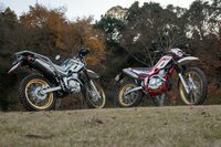 他のオフロードモデルとは一線を画す“山歩きバイク”的コンセプトで人気を博した「ヤマハ・セロー」。2世代にわたり存続したが、2020年に日本での販売を終えた。(写真:向後一宏)