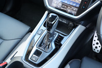 トランスミッションはスバルが「リニアトロニック」と呼ぶCVT。燃費に配慮した「インテリジェントモード(I)」と、より力強い加速が味わえる「スポーツモード(S)」を切り替えられる「SI-DRIVE」も組み合わされている。