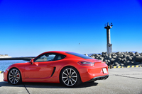 「GTS」モデルは、クローズドボディーの「ケイマン」(写真)だけでなく、そのオープン版たる「ボクスター」にも用意される。