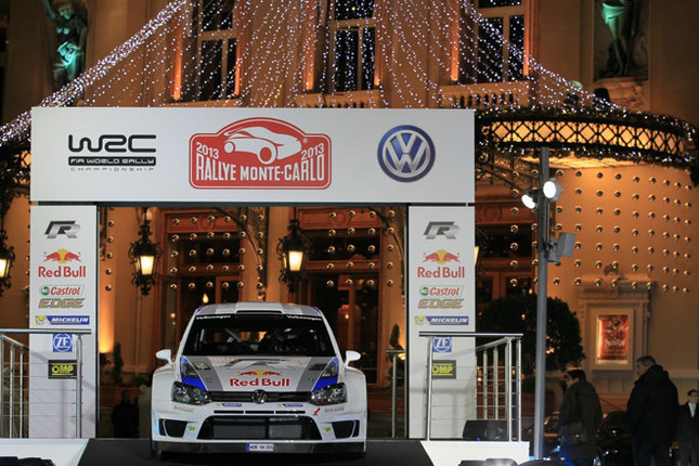 モナコのカジノ前広場で公開された「フォルクスワーゲン・ポロR WRC」。