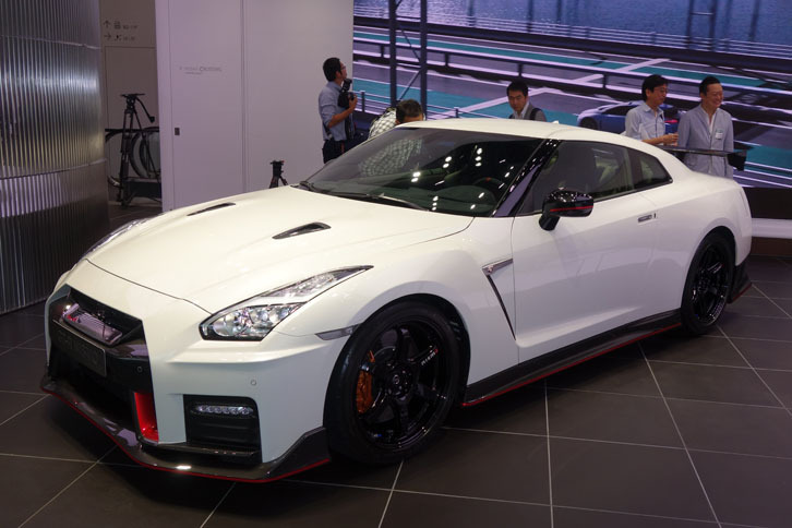 1階に展示されていた「GT-R NISMO」。ニッサン クロッシングでは商談ができないので、購入希望者には、近くのディーラーを紹介するという。