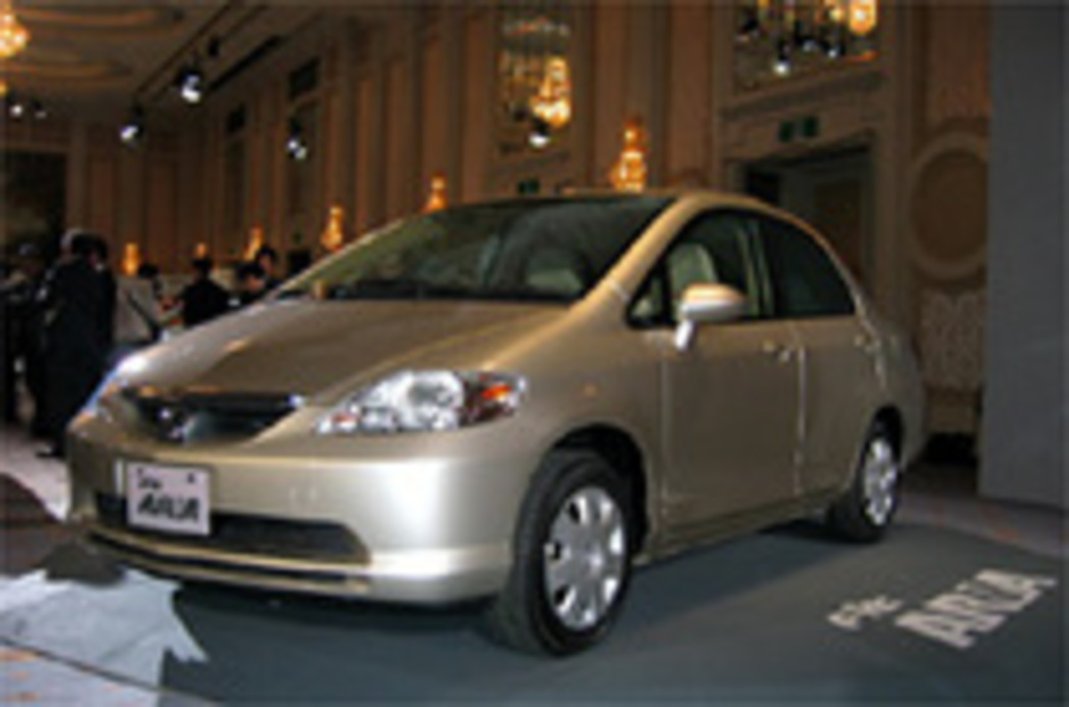 WX2826【送料無料185/55R15】ホンダ純正 フィット フィットアリアなどに 2017年製 ヨコハマ ●15×6J 100/4H +53● ホンダ・フィットアリア1.3A FF⁄1.5W FF（CVT⁄CVT）試乗記 本物の