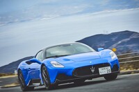 マセラティから久々に(独自設計としては「メラク」以来半世紀ぶりに)登場したミドシップスポーツ「MC20」。まさに傑作でした。(photo:田村孝介)