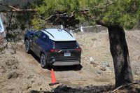 新型「RAV4」の3アングルは、アプローチアングルが18°、ランプブレークオーバーアングルが17.5°、デパーチャーアングルが20.5°と公称されている。(写真=荒川正幸)