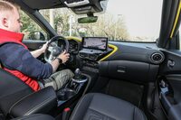 コックピットを囲む2つの12.3インチディスプレイが、現代的なムードを演出する。