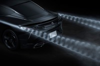 専用CFRPリアウイングの機能を示すイメージ。ウイングの端部から車体の後方へと縦渦を生成し、空気抵抗や車体揺れの原因となる気流の巻き込みを抑制。これにより、優れた操縦性と走行安定性を実現するという。