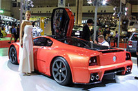 毎回“隠し玉”で楽しませてくれるVW。今年は、最高速350km/hという「W12クーペ」を披露した。