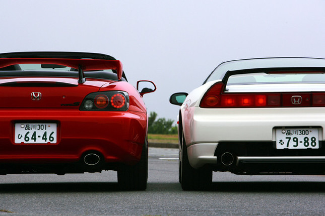 【スペック】S2000 タイプS:全長×全幅×全高=4135×1750×1285mm/ホイールベース=2400mm/車重=1260kg/駆動方式=FR/2.2リッター直4DOHC16バルブ(242ps/7800rpm、22.5kgm/6500-7500rpm)/価格=399万円(テスト車=432万6000円/本革シート=10万5000円/DVDナビゲーションシステム=23万1000円)