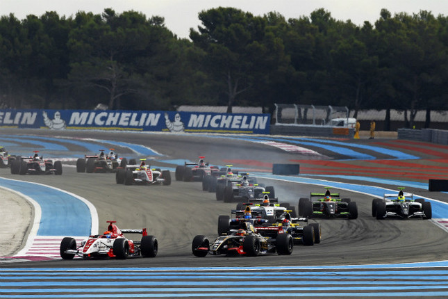 2011年は欧州8カ国で全9戦が開催された。写真は9月、フランスのポールリカールでの「フォーミュラ・ルノー3.5」。