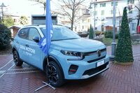 4代目となる「シトロエンC3」は2023年10月、まずはEV版の「ë-C3」がリリースされたあと、ガソリン版が追加されて現在に至る。