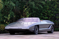 1980年のトリノモーターショーで発表された「アトン」。ホイールのデザインは、最後のV8ミドシップモデル「ジャルパ」へと受け継がれた。