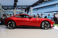 ボディーサイズは先代「ローマ」と同寸。流麗なスタイリングを特徴とする。