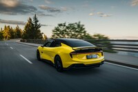 0-100km/h加速2.8秒というパフォーマンスを誇る「エメヤR」。「エメヤ」および「エメヤS」は同4.2秒と公表される。