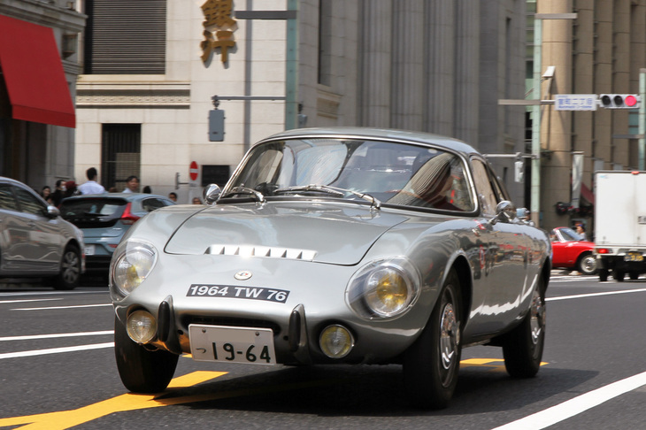 世界初の市販ミドシップスポーツカーである1964年「ルネ・ボネ・ジェット」。生産台数200台未満の希少車だが、生産終了後にルネ・ボネを買収したマトラが改良を施し、「マトラ・ジェット」の名で1965年に再デビューさせた。