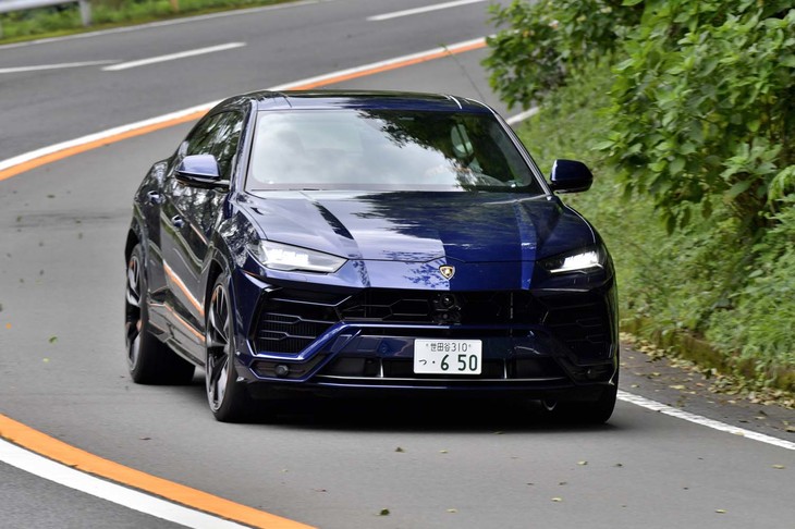 【ランボルギーニ・ウルスのスペック】
	ボディーサイズ:全長×全幅×全高=5112×2016×1638mm/ホイールベース:3003mm/車重:2360kg(車検証記載値)/駆動方式:4WD/エンジン:4リッターV8 DOHC 32バルブ ツインターボ/トランスミッション:8段AT/最高出力:650PS(478kW)/6000rpm/最大トルク:850N・m(86.7kgf・m)/2250-4500rpm/タイヤ:(前)285/35ZR23 107Y/(後)325/30ZR23 109Y(ピレリPゼロ)/燃費:12.6リッター/100km(約7.9km/リッター 欧州複合サイクル)/価格:2917万7555円