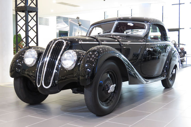 1938年「BMW 328ヴェンドラー クーペ」
			「BMW 328」をベースに、ドイツのボディー製造会社であるヴェンドラー社が、空力的なクーペボディーを架装した特製モデル。
