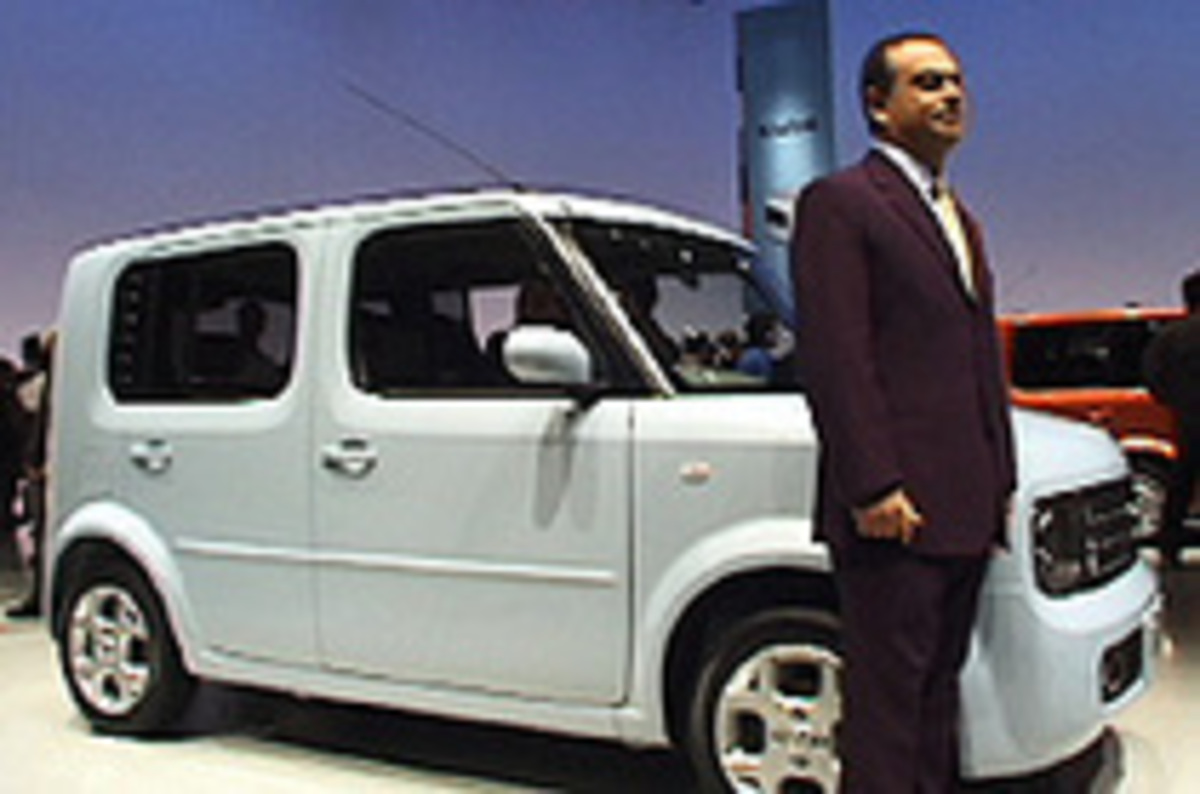 Movie】日産新型「キューブ」発表会にてカルロス・ゴーン氏に突撃