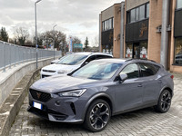 「クプラ・フォーメンター プラグインハイブリッド」。2022年11月25日にシエナで。