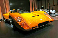 マクラーレン創立60周年記念展示の会場より(マクラーレンM6GT、F1、MP4-12C他)