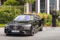 メルセデス・ベンツが新型「Sクラス」を発表 新時代のユーザーインターフェイスを提案の画像