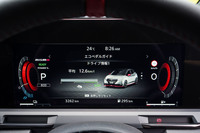 メーターパネル内に表示される自車のアイコンも「NISMO」に変わっている。ボディーカラーも合わせてあれば120点だった。