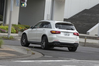 「GLC63 4MATIC+」が機械式LSDを搭載するのに対し、「GLC63 S 4MATIC+」では電子制御式LSDを採用している。