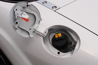 究極の解決法は、ずばり「月のガソリン代に上限を設けること」。こうなったらもう値上げも怖くない。上がったところで、単に使用量が減るだけのことと考える。