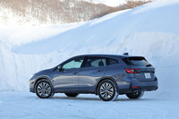 今回、酸ヶ湯から青森市内までのルートでステアリングを握った「レヴォーグ レイバック」は、3万3000円の有償オプションとなる外板色「アステロイドグレー・パール」をまとっていた。