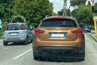 「インフィニティFX35」。5月フィレンツェ郊外にて。