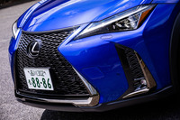 フロントまわりのデザインにも大きな変更は見受けられない。アダプティブハイビームシステムやヘッドランプクリーナー、寒冷地仕様がセットになる「三眼フルLEDヘッドランプ」は18万2600円のオプションアイテム。