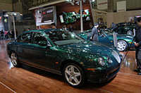 【写真上】「XKR」
【写真下】「Sタイプ」