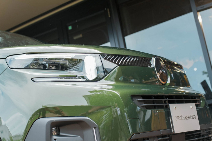 シトロエン・ベルランゴ ロングMAX BlueHDi(フロントグリル)