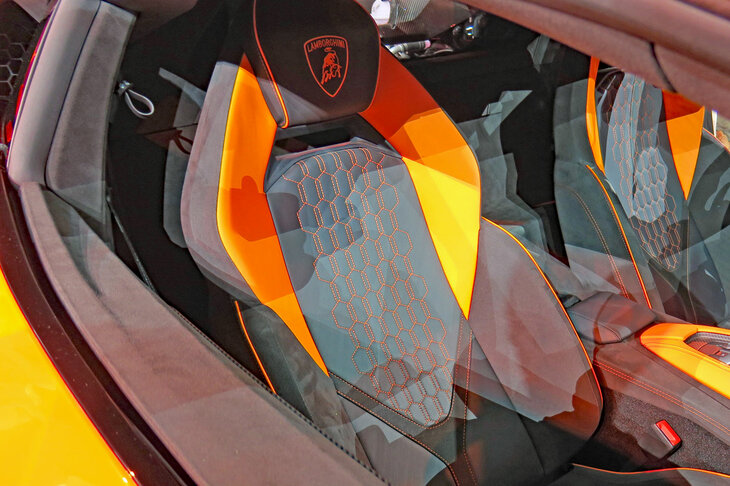 ランボルギーニ・レヴエルト(シート)