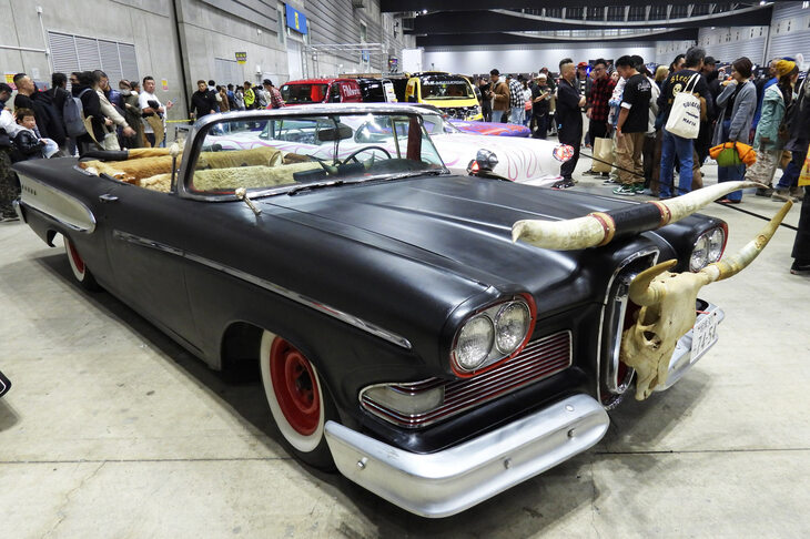 最後にまたディープなクルマを発見してしまった。しかしこれ、車種は何だろう? そう思っていたところ……。