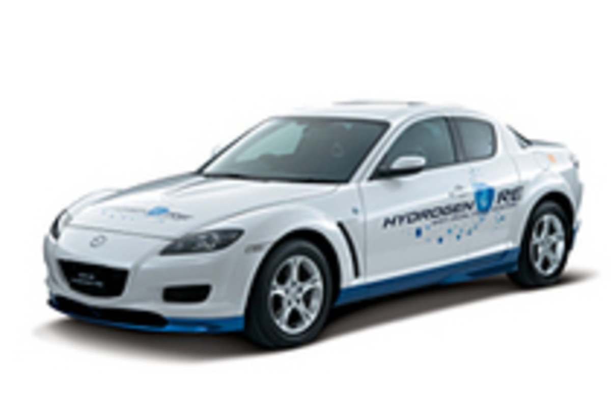 水素・ガソリンOKの「マツダRX-8」、海外初デモ走行 【ニュース】 - webCG