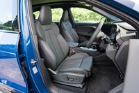 パッケージオプションの「S lineパッケージ」に含まれるスポーツシート。「Q6 e-tron」では、全車において前席に電動調整機構やシートヒーターが標準で装備され、オプションでシートベンチレーションも用意される。